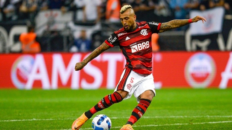 Arturo Vidal busca agarrar camiseta de titular en el Flamengo