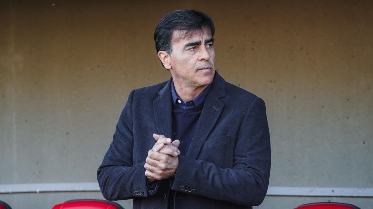 Gustavo Quinteros lamenta los errores defensivos ante Unión La Calera.