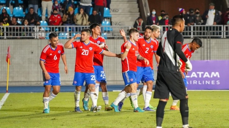 Chile vence a Perú con gran actuación de los jugadores de Colo Colo
