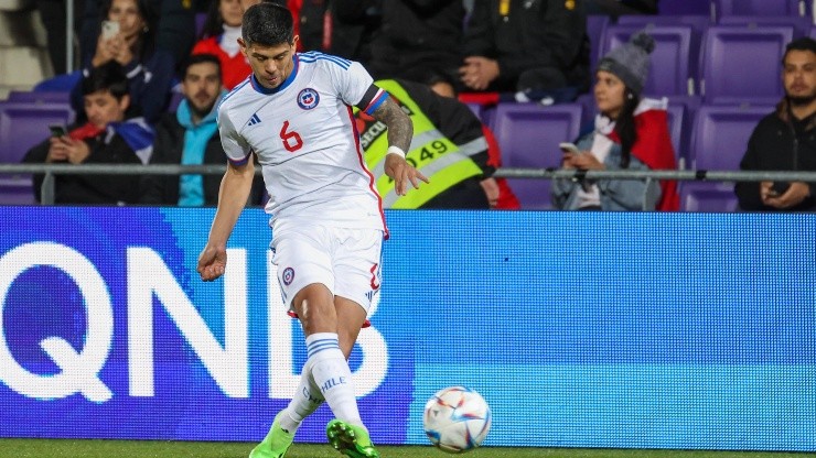 Esteban Pavez jugó el partido completo ante Qatar