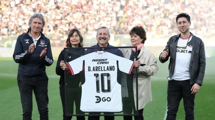 Colo Colo realiza homenaje a David Arellano en el día de su natalicio.
