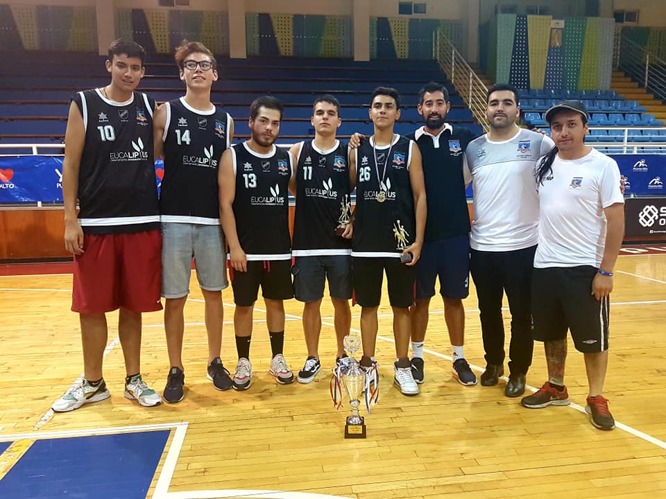 Algunos integrantes del plantel de básquetbol Algunos integrantes del plantel de básquetbol