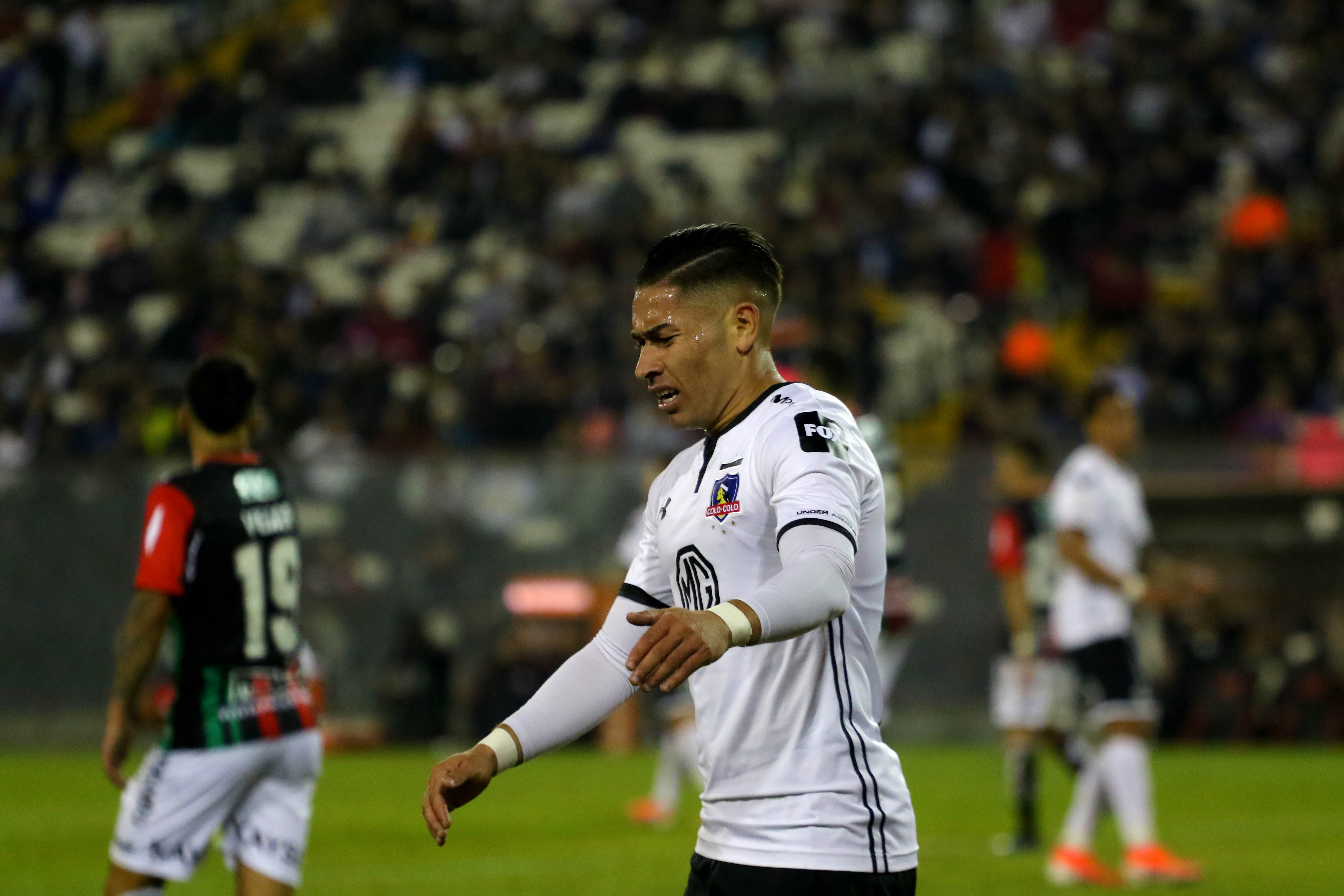 Óscar Opazo: Es pieza clave en la ofensiva de Colo Colo. Siempre se manda hasta el fondo y saca centros con peligro, ya sea por derecha o izquierda. Hace rato es uno de los más regulares de Colo Colo y tuvo su premio con su citación a la Roja.