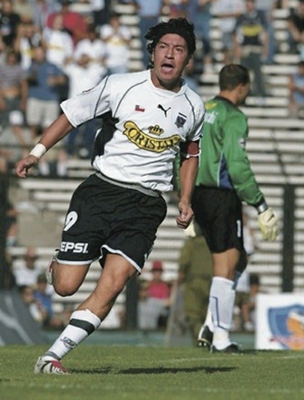 Zamorano jugó 18 encuentros con la camiseta de Colo Colo.