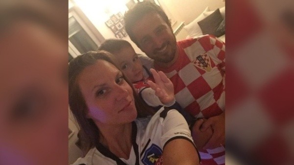 Lana Jozic quiere tanto a Colo Colo que celebró la clasificación de Croacia a la final del Mundial con la camiseta alba.