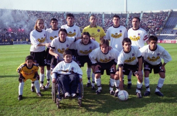 Colo Colo jugó el clásico del 2002 ante la U sin el logo de una marca en su camiseta.