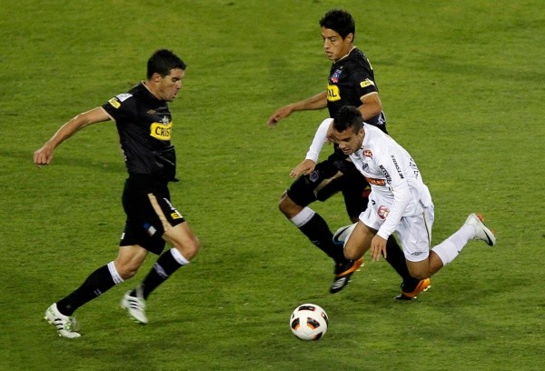 Scotti jugó dos veces la Copa Libertadores con Colo Colo. Anotó uno de los goles en la victoria del Cacique sobre el Santos de Neymar.
