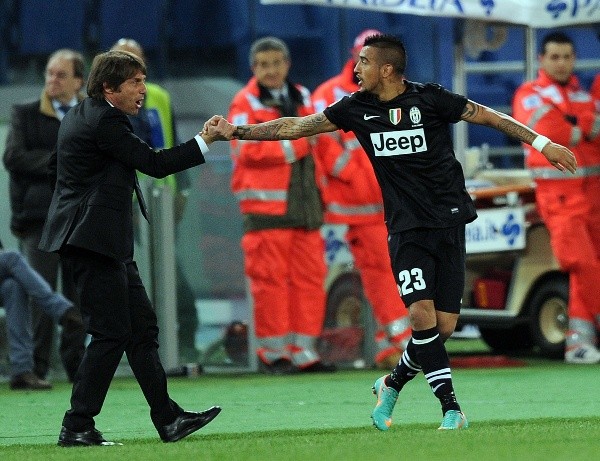 Conte y Vidal compartieron por varios años en la Juventus de Italia.