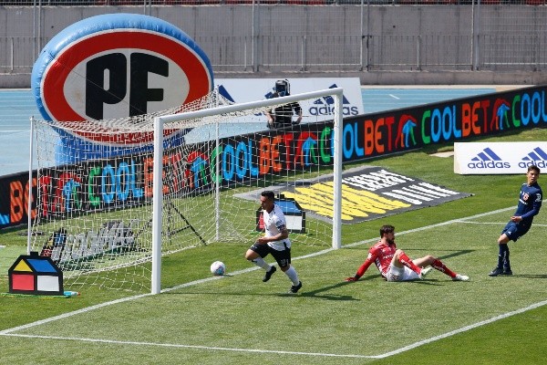 Esteban Paredes ante la U Esteban Paredes ante la U