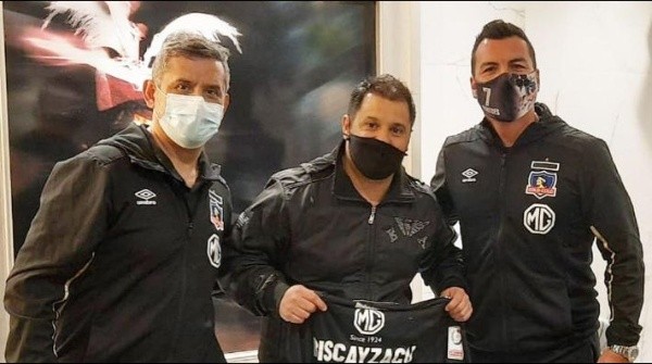 Biscayzacú visitó al plantel de Colo Colo en Uruguay.