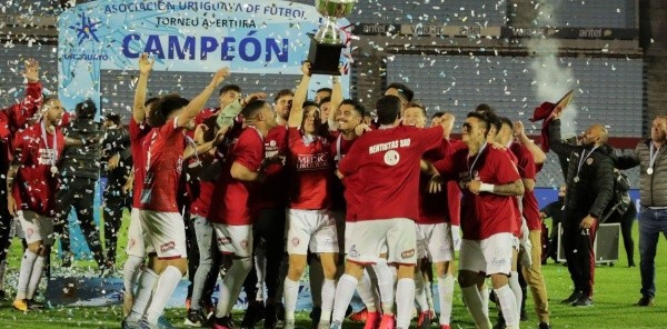 Rentistas logró su primer título de Primera División en Uruguay. | Foto: Archivo