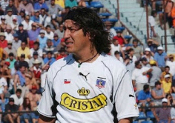 Zamorano jugó el año 2003 con la camiseta del Cacique.