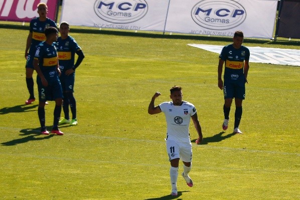 Marcos Bolados celebrando el gol que le dio el empate a Colo Colo ante Everton.