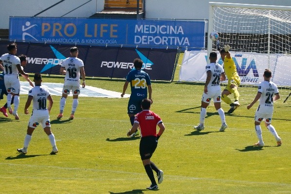 Walter González cabeceó solo para el 1-0 de Everton | Foto: Agencia UNO.