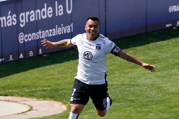 Esteban Paredes es uno de los jugadores que termina contrato en diciembre.
