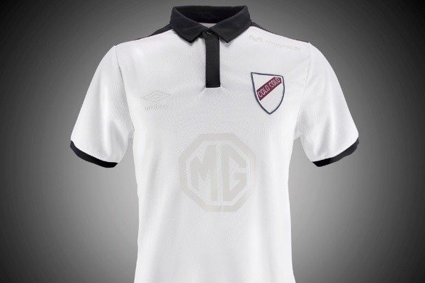 La camiseta conmemorativa de los 95 años es uno de los productos con descuento.