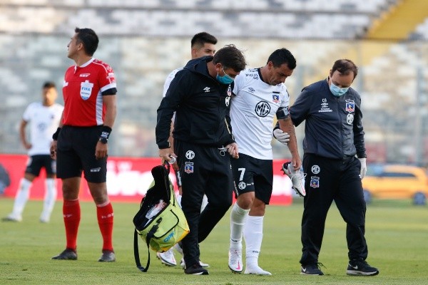 Esteban Paredes tuvo que salir por lesión / FOTO: Agencia Uno