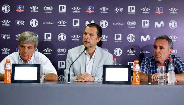 Harold Mayne-Nicholls – es cuestionado por Leonardo Veliz | Foto: Agencia Uno