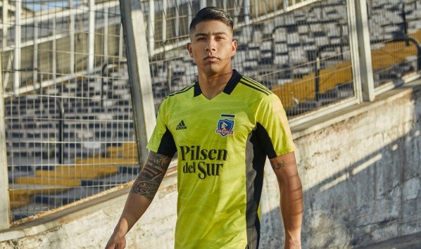 Así vestirá Brayan Cortés en el arco con la nueva camiseta de Adidas.
