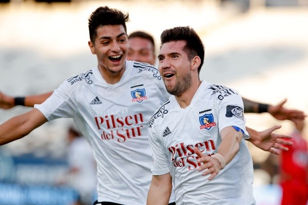 Colo Colo se impuso con un gol de César Fuentes que fue celebrado con todo por Arturo Vidal / FOTO: Agencia Uno