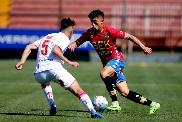 Jens Buss defensa de Curicó | Foto: Agencia Uno