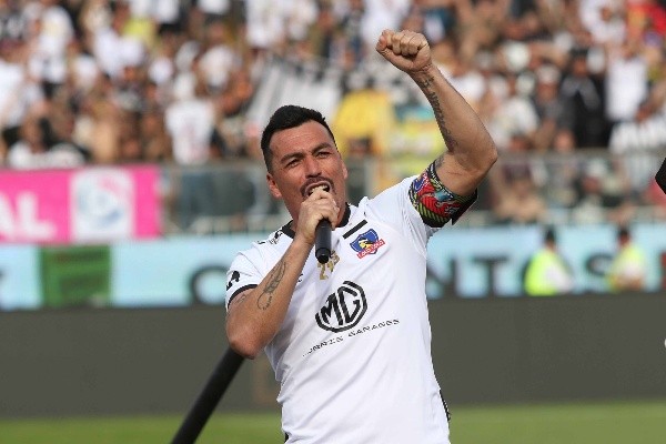 Esteban Paredes se va de Colo Colo