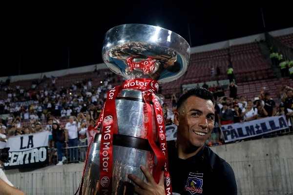 Esteban Paredes dejó de ser jugador de Colo Colo | Foto: Agencia Uno