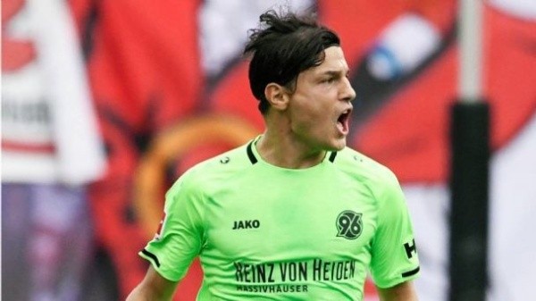 Miiko Albornoz se cae en Colo Colo