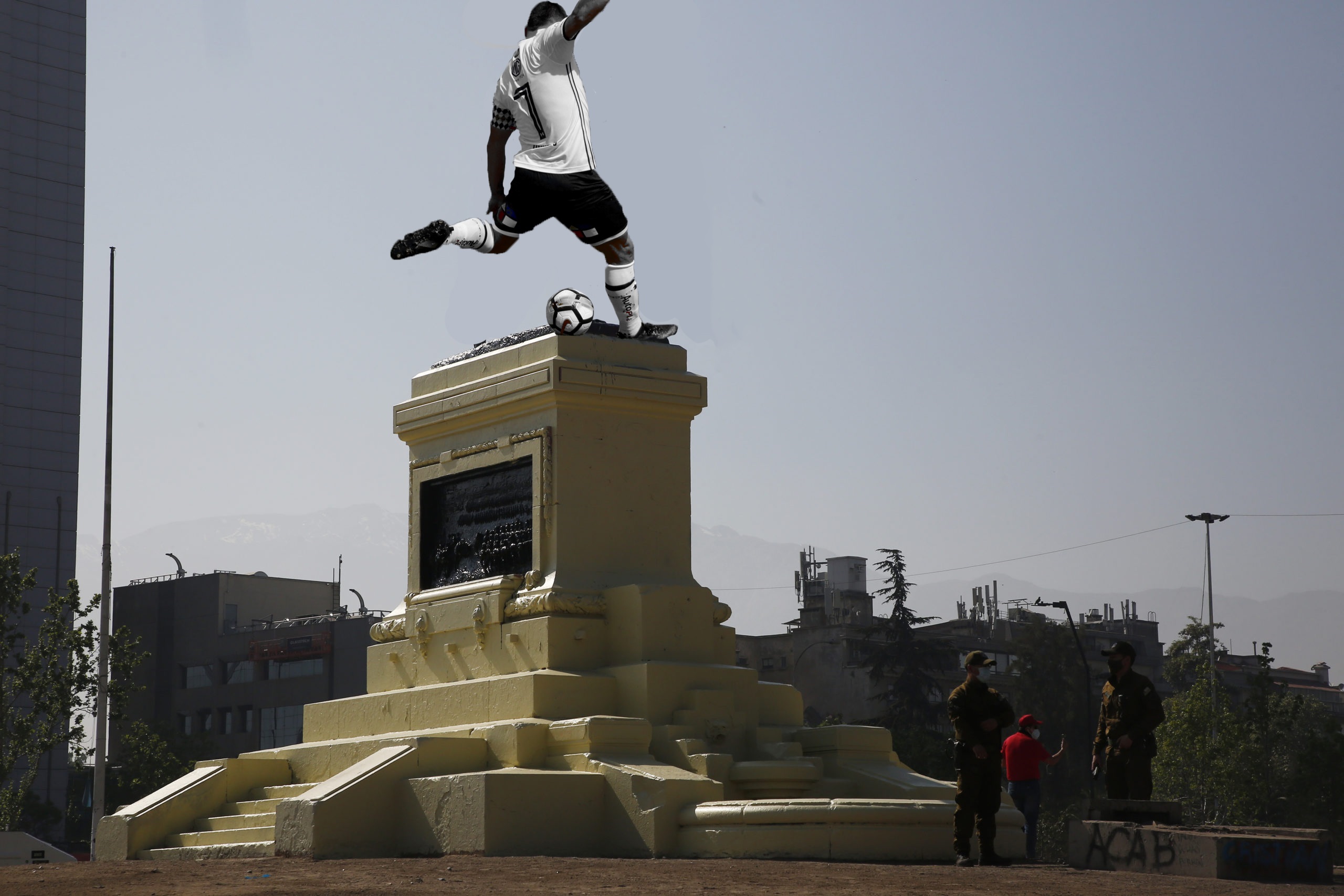 Esteban Paredes y un zurdazo icónico. | Foto: Archivo.