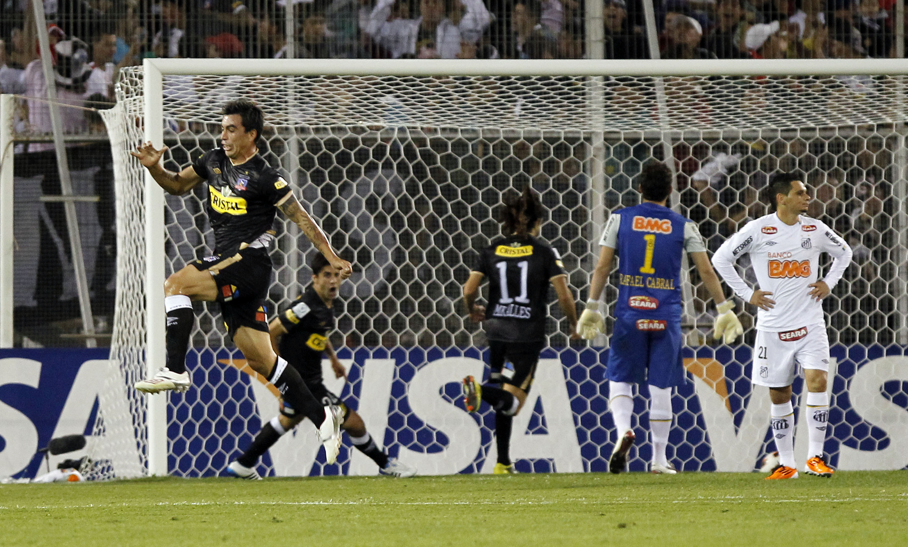 Paredes celebra el empate transitorio de Colo Colo con un golazo / FOTO: Agencia Uno