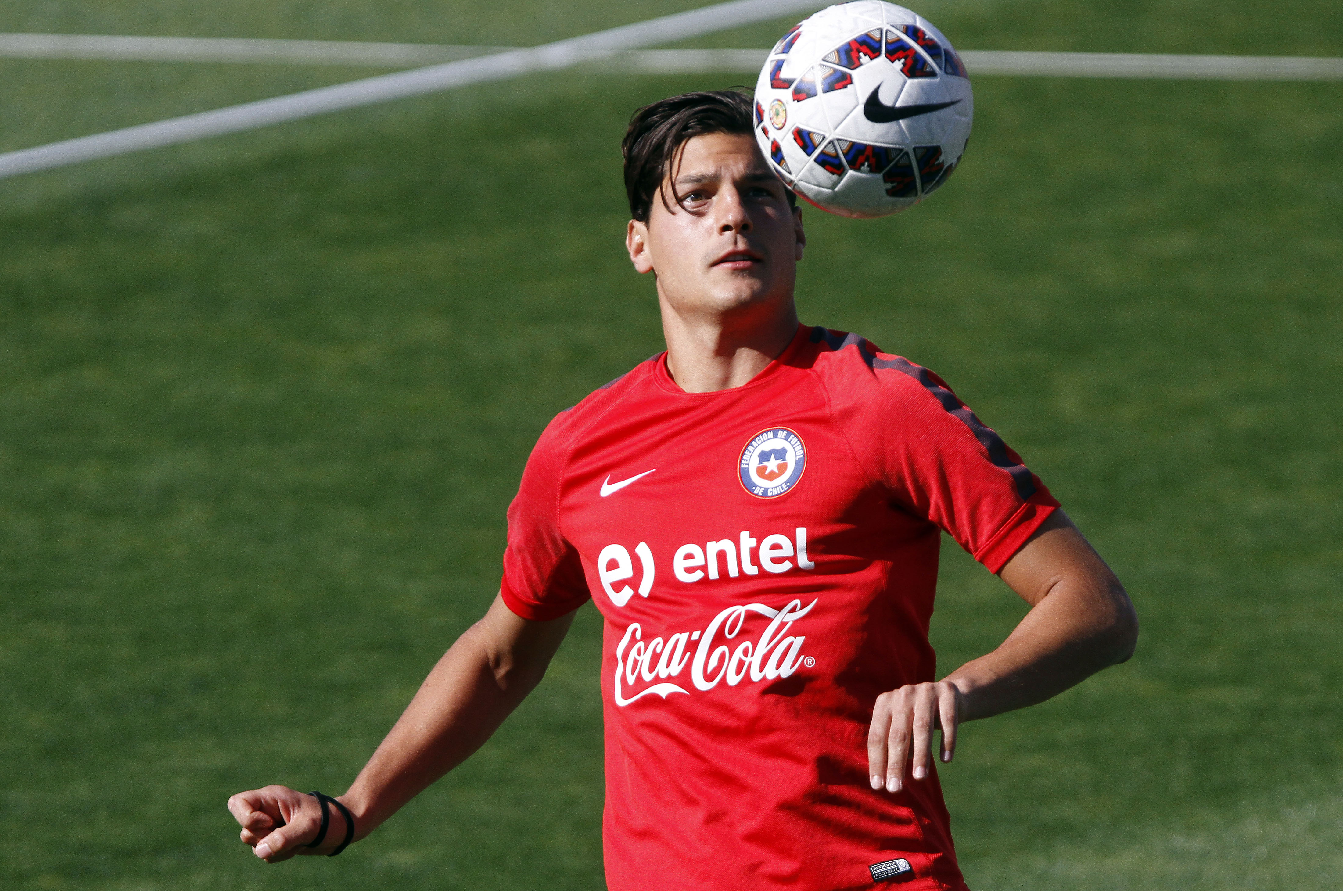 Miiko Albornoz podría volver a la Roja tras llegar a Colo Colo en este 2021. | Foto: Agencia UNO.