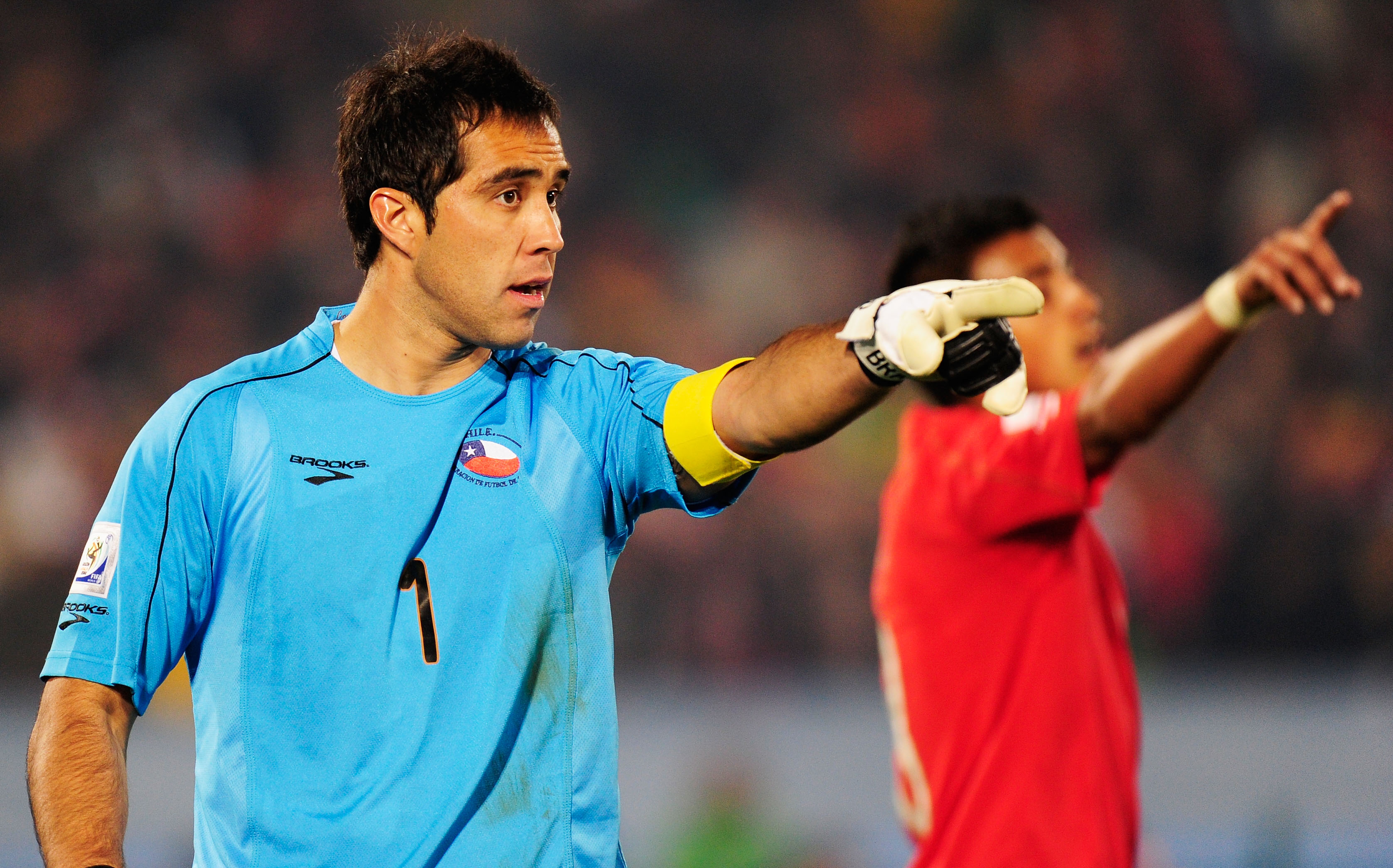 Claudio Bravo fue el portero y capitán de la selección chilena en Sudáfrica 2010. | Foto: Getty Images.
