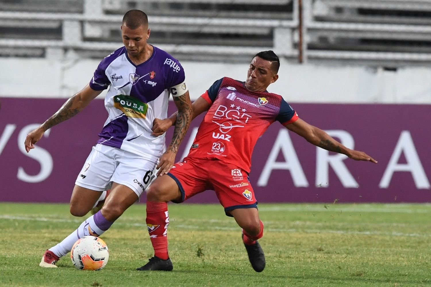 Leo Coelho en canchas uruguayas