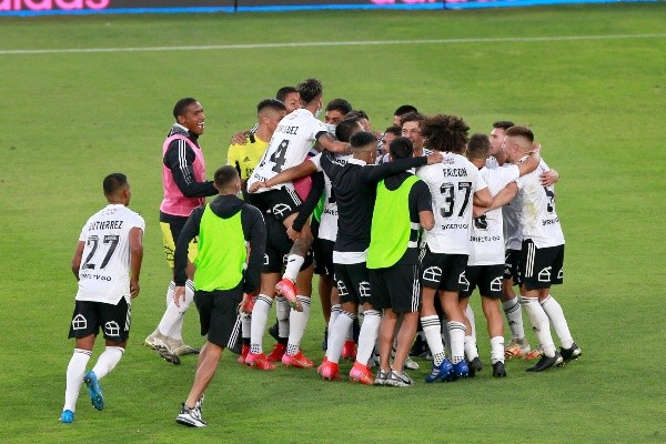 La felicidad del plantel de Colo Colo tras quedarse con el Superclásico / FOTO: Agencia Uno
