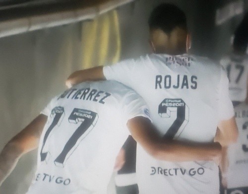 El abrazo de Gutiérrez y Rojas tras el Superclásico. | Foto: Captura.