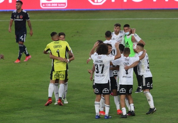 Los festejos de Colo Colo en el Superclásico le salieron cara / FOTO: Agencia Uno