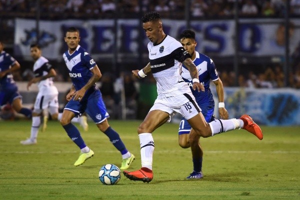 Lucas Barrios lleva dos goles esta temporada con Gimnasia / FOTO: Getty Images