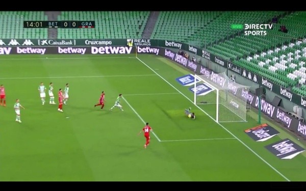 Claudio Bravo evitando la apertura de la cuenta | Foto: captura