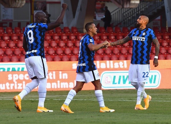 Alexis Sánchez y Arturo Vidal podrían “generar caja” para el Inter de Milán. | Foto: Getty Images.
