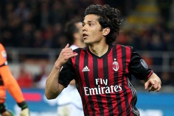 Gracias a buenas campañas en la Viola, en 2016 Mati llega a uno de los clubes más importantes de Italia, el Milan. Fuente: Archivo.