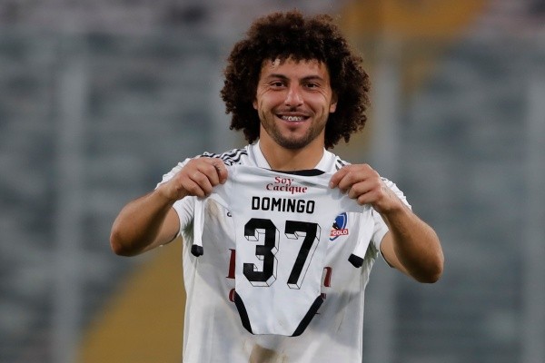 Maximiliano Falcón vive un momento dulce en su vida con el nacimiento de su hijo y el cariño de los hinchas de Colo Colo / FOTO: Agencia Uno