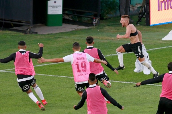 Leonardo Gil festejando el gol del único triunfo de Colo Colo como local en este torneo / FOTO: Agencia Uno