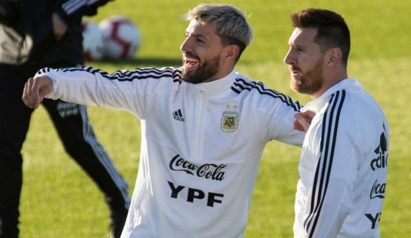 El Kun junto a Messi