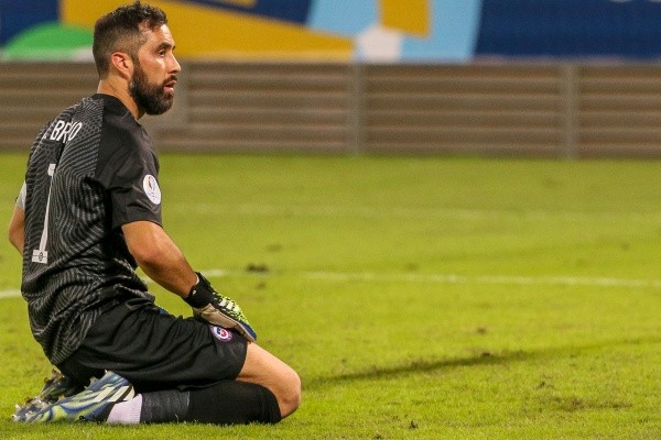 Claudio Bravo fue destacado por Marcelo Vega / FOTO: Agencia Uno