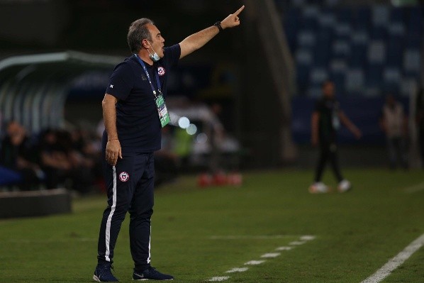 El técnico de La Roja fue cuestionado por Marcelo Vega | Foto: Agencia Uno