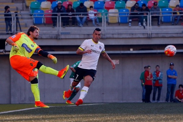 Nicolás Peric fue uno de los arqueros que más sufrió el poder goleador de Esteban Paredes / FOTO: Agencia Uno