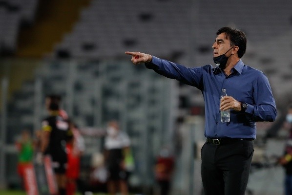 Gustavo Quinteros debe definir el 11 para enfrentar a la UC