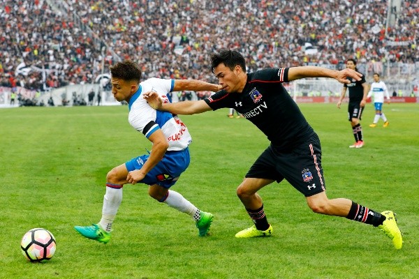 Colo Colo y la UC son dos de los tres equipos más populares y exitosos del fútbol chileno. | Foto: Agencia UNO.