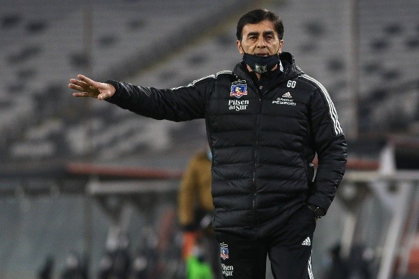 Gustavo Quinteros tiene contento a los dirigentes de Colo Colo / FOTO: Agencia Uno