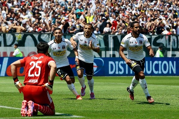 Felipe Flores fue directo a gritarle el gol a Johnny Herrera en ese recordado Superclásico. | Foto: Agencia UNO.